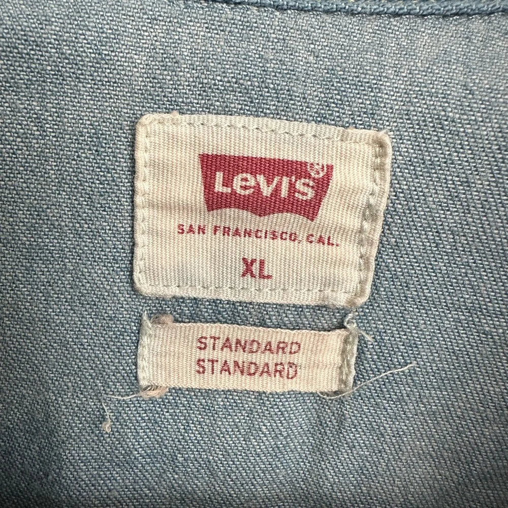 Levi's Light Blue Casual Button Down Shirt - Picture 6 of 9